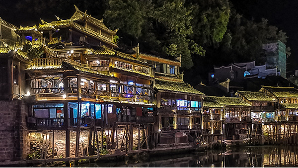 在選擇景觀(guān)亮化設(shè)計(jì)公司之前一定要考慮這些因素