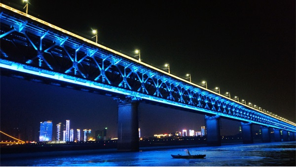 戶外燈光照明設(shè)計必須和環(huán)境風(fēng)格一致