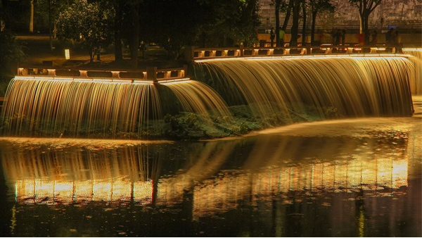 如何打造出合適的水景燈光亮化設(shè)計效果？