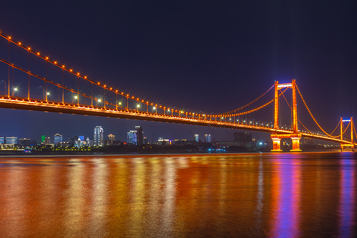 這個夜晚的橋梁亮化為何與眾不同？