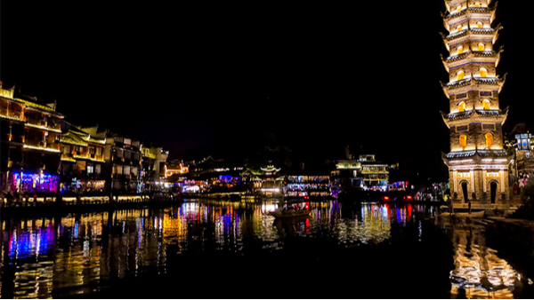 度假村景觀照明設(shè)計(jì)要對大環(huán)境進(jìn)行整體考慮